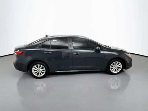 Used 2025 Toyota Corolla LE w/ LE Premium Package FWD image 8