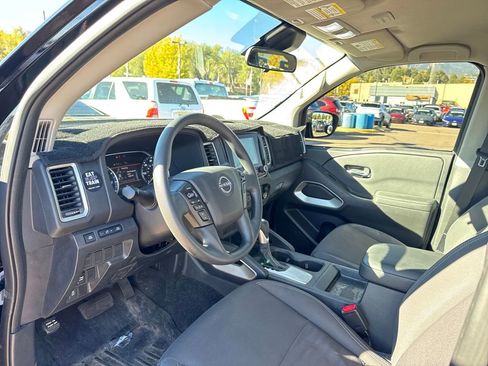 Used 2022 Nissan Frontier SV image 25