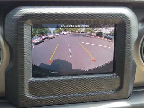 Used 2022 Jeep Wrangler Unlimited Sport AWD/4WD image 9
