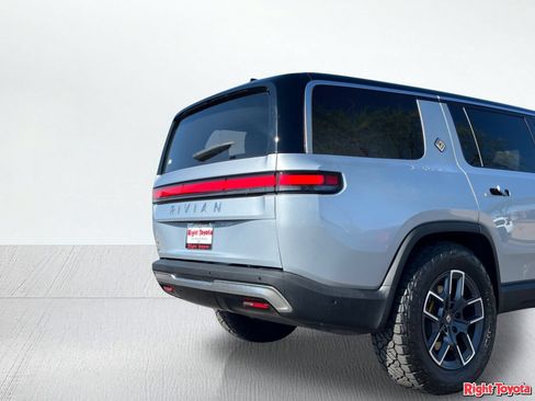 Used 2023 Rivian R1S Adventure AWD/4WD image 11