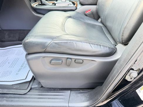 Used 2021 Nissan Armada SL w/ Captain's Chairs Package image 15