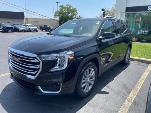 Used 2023 GMC Terrain SLT FWD image 3