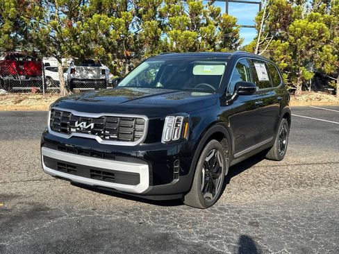 Certified 2025 Kia Telluride S FWD image 7