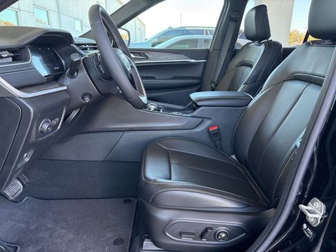 New 2025 Jeep Grand Cherokee Limited image 11