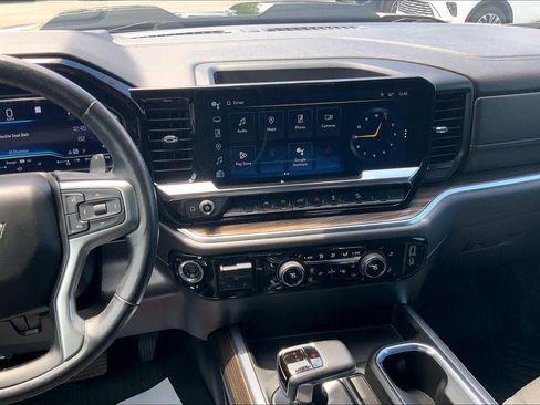 Used 2022 Chevrolet Silverado 1500 LT Trail Boss w/ LPO, Dark Essentials Package AWD/4WD image 6