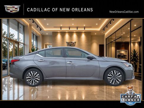 Used 2025 Nissan Altima 2.5 SV FWD image 2