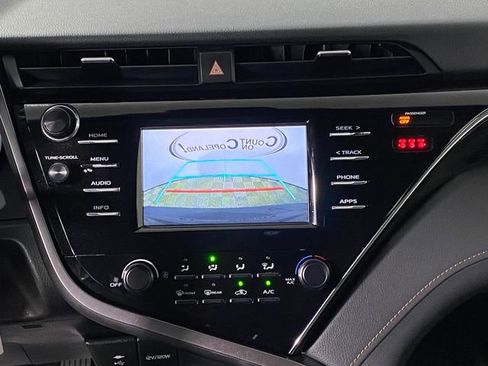 Used 2018 Toyota Camry LE FWD image 15