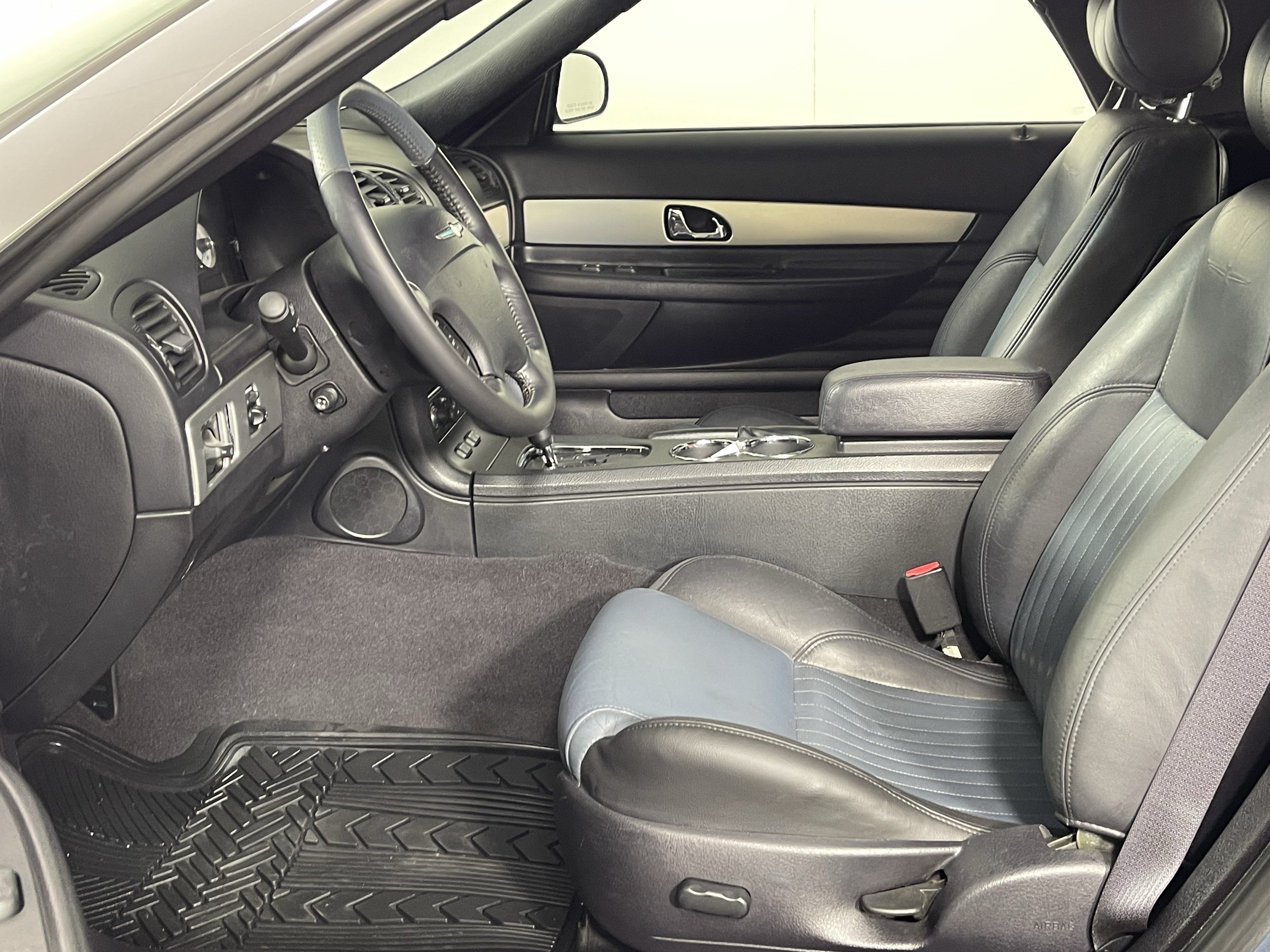 Used 2005 Ford Thunderbird RWD image 11