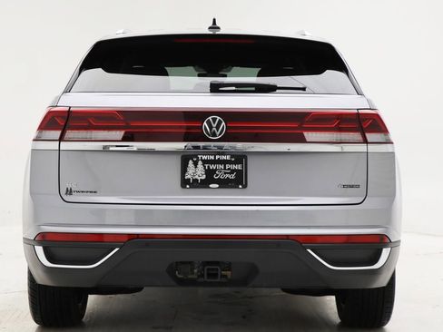 Used 2025 Volkswagen Atlas Cross Sport SE AWD/4WD image 8