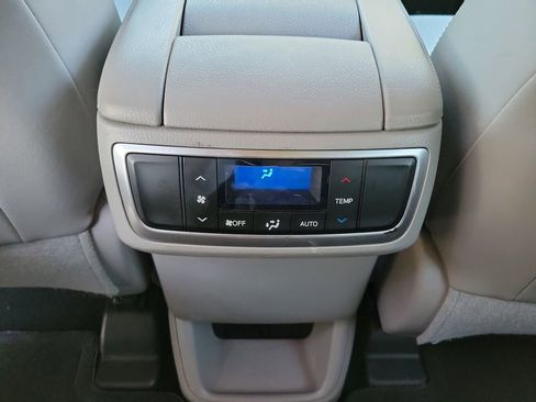 Used 2017 Toyota Highlander Plus image 18