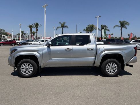 Certified 2025 Toyota Tacoma SR5 AWD/4WD image 39