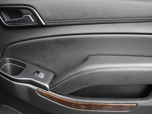 Used 2020 Chevrolet Suburban LT image 32