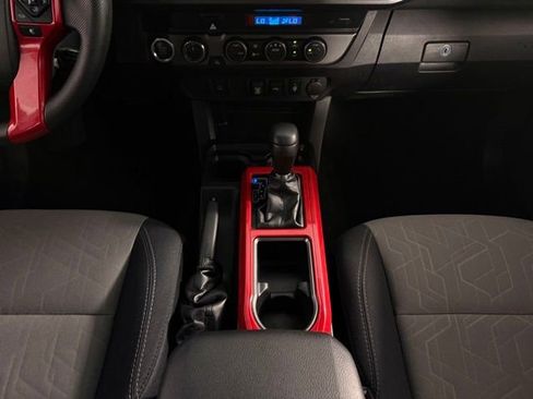 Used 2021 Toyota Tacoma TRD Off-Road AWD/4WD image 19