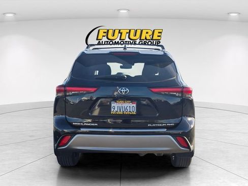 Used 2023 Toyota Highlander Platinum image 6