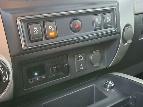 Used 2016 Nissan Titan PRO-4X w/ Pro-4x Convenience Package AWD/4WD image 40