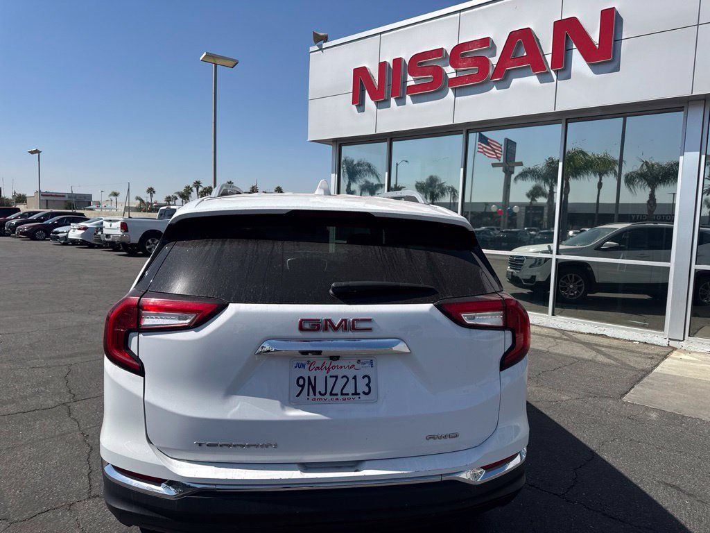 Used 2024 GMC Terrain SLT AWD/4WD image 3