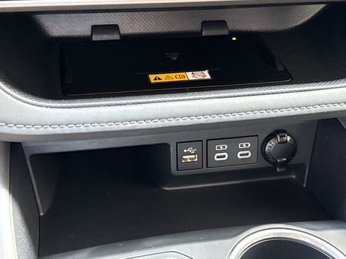 Used 2024 Toyota Highlander XLE AWD/4WD image 30