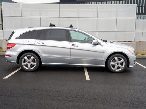 Used 2011 Mercedes-Benz R 350 4MATIC image 8