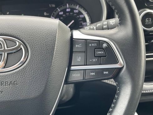 Used 2020 Toyota Highlander XLE image 21