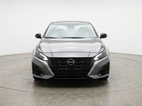 Used 2025 Nissan Altima 2.5 SV FWD image 2