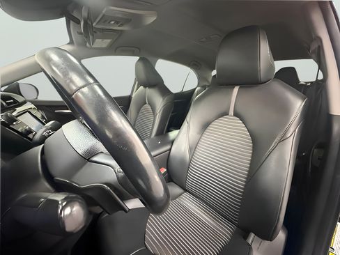 Used 2019 Toyota Camry SE FWD image 11