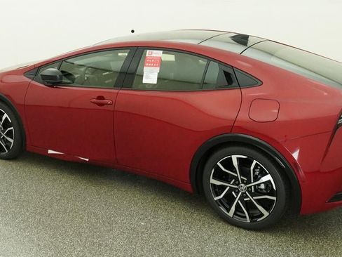 New 2026 Toyota Prius Plug-In Hybrid FWD image 4
