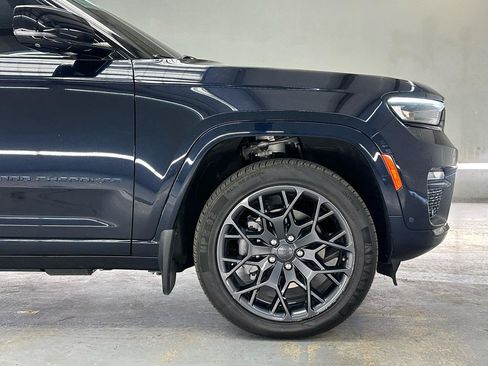 Used 2023 Jeep Grand Cherokee Summit AWD/4WD image 11