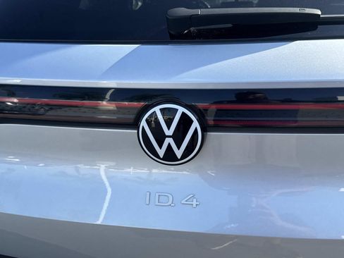 Used 2022 Volkswagen ID.4 Pro image 5