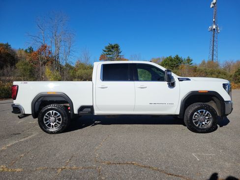 Used 2024 GMC Sierra 2500 SLE w/ SLE Value Package; image 4