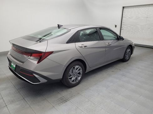Used 2024 Hyundai Elantra SEL FWD image 10
