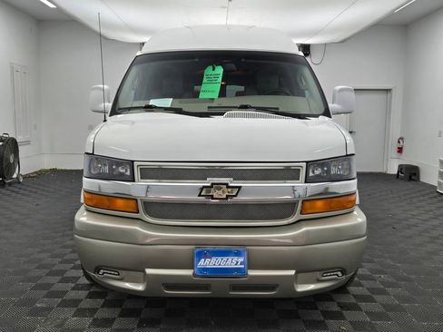 Used 2018 Chevrolet Express 2500 w/ Enhanced Convenience Package image 16