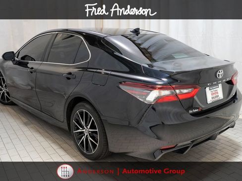 Used 2023 Toyota Camry SE FWD image 3