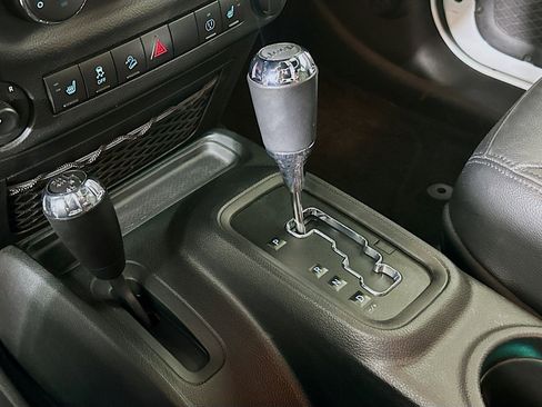 Used 2017 Jeep Wrangler Unlimited Sahara image 22