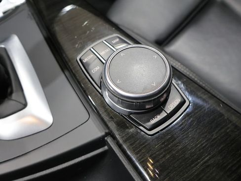Used 2017 BMW 330i xDrive Sedan AWD/4WD image 31