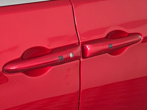 Used 2024 Chrysler Pacifica Touring-L image 13