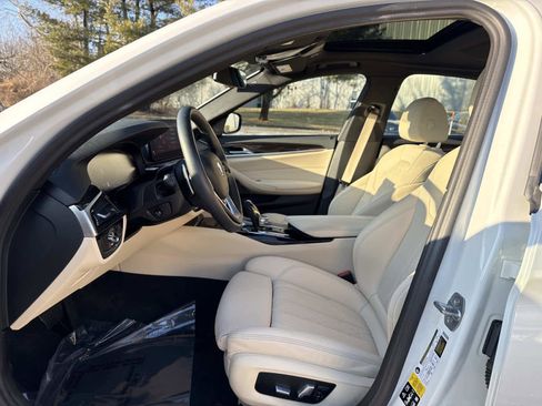 Used 2023 BMW 530i xDrive w/ Premium Package image 14