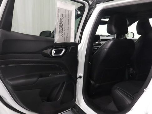 Certified 2023 Jeep Compass Latitude w/ Sun and Sound Group AWD/4WD image 9