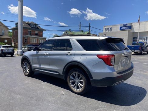 Used 2023 Ford Explorer XLT w/ Equipment Group 202A AWD/4WD image 4