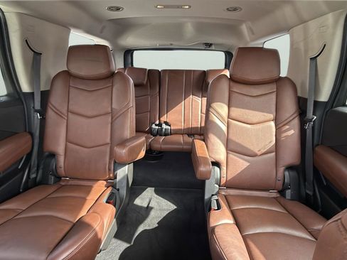 Used 2018 Cadillac Escalade Luxury image 26