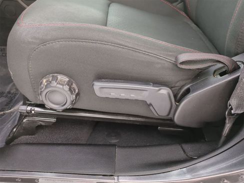 Certified 2023 Jeep Gladiator Rubicon w/ Cold Weather Group image 17