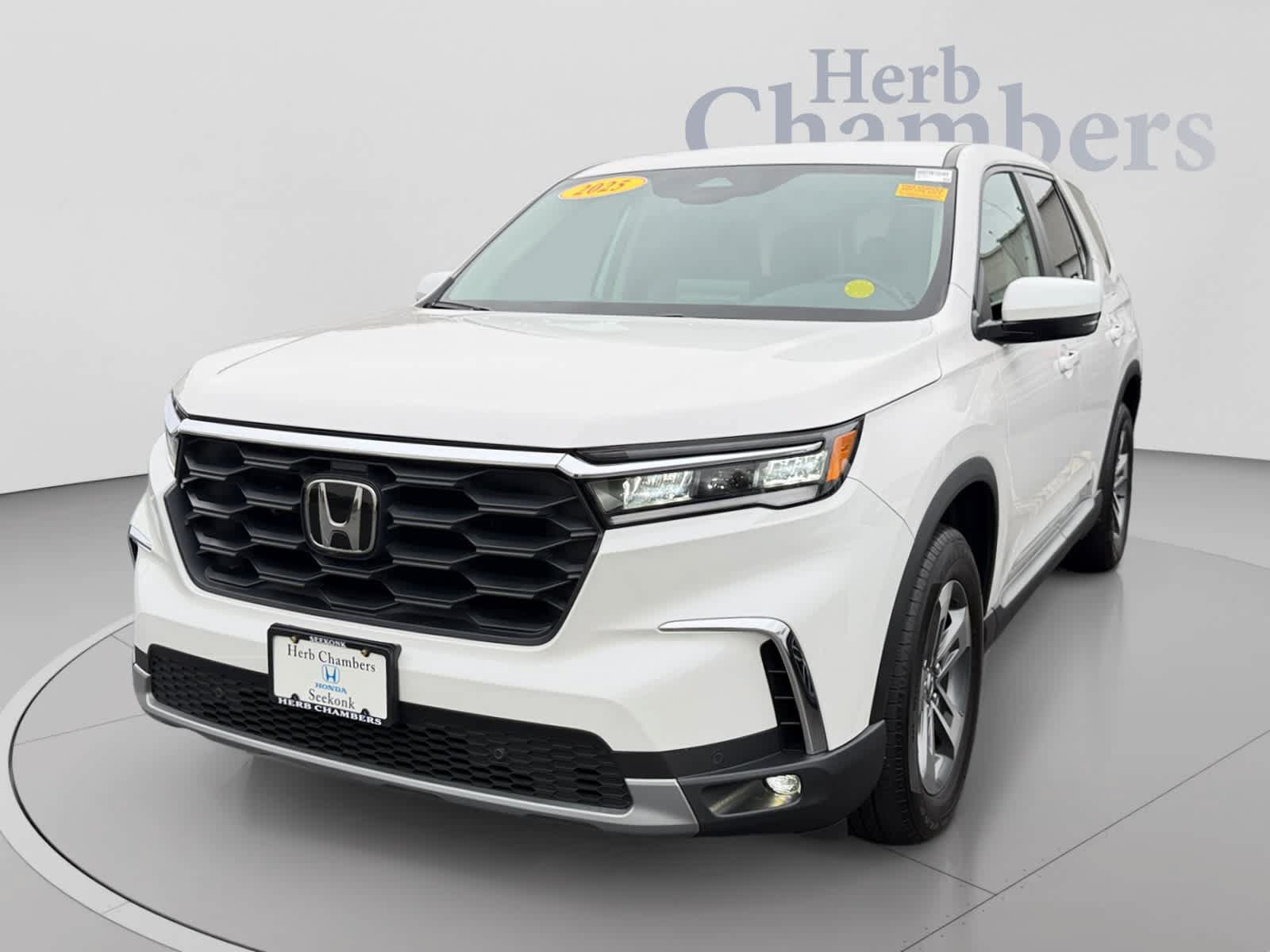 Used 2025 Honda Pilot EX-L image 10