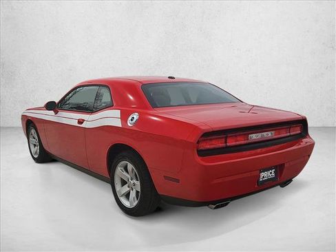 Used 2014 Dodge Challenger SXT image 8