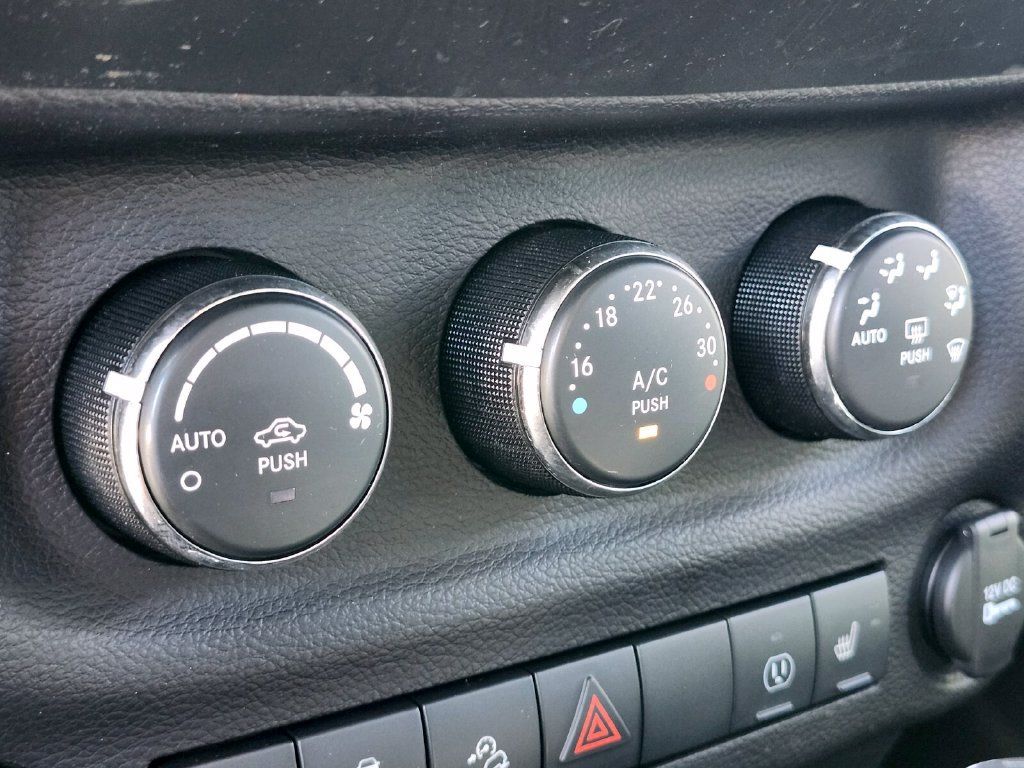 Used 2016 Jeep Wrangler Unlimited Rubicon w/ Connectivity Group AWD/4WD image 20