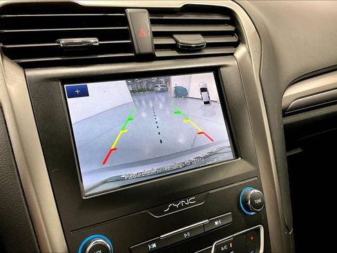 Used 2020 Ford Fusion SE FWD image 27