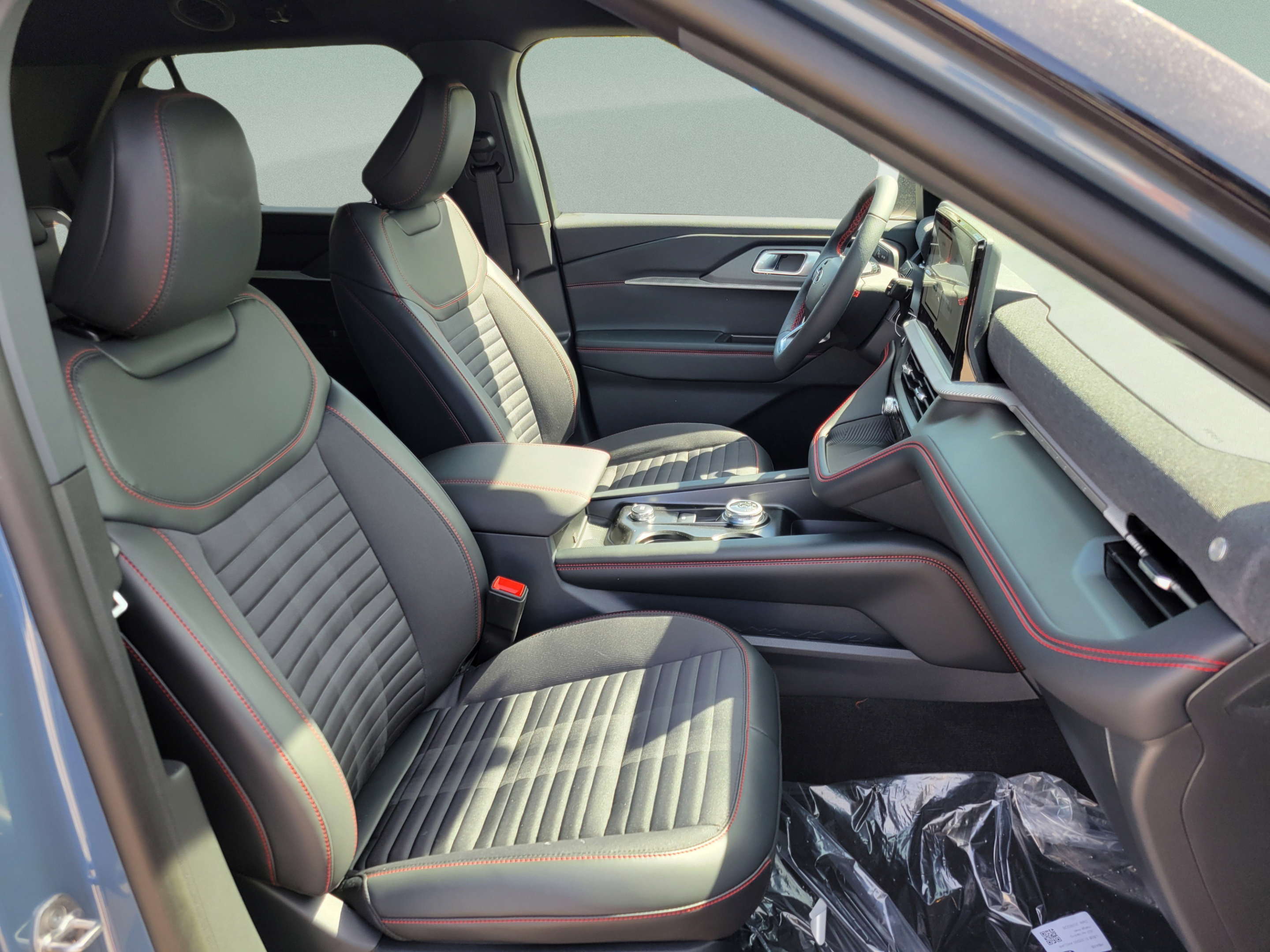 New 2026 Ford Explorer ST-Line w/ ST-Line Street Pack RWD image 32