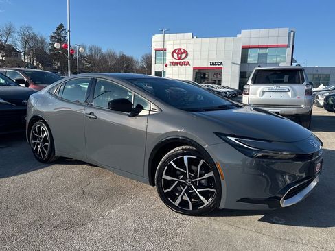 Used 2025 Toyota Prius Plug-In Hybrid image 1