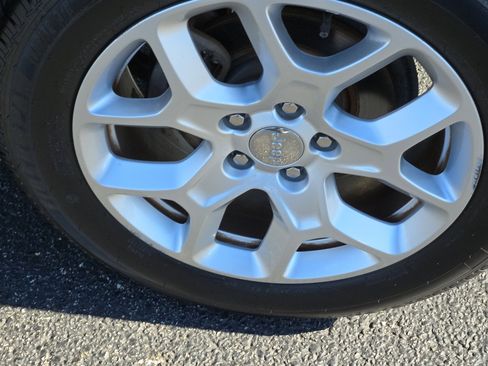 Used 2016 Jeep Renegade Latitude w/ Cold Weather Group image 6