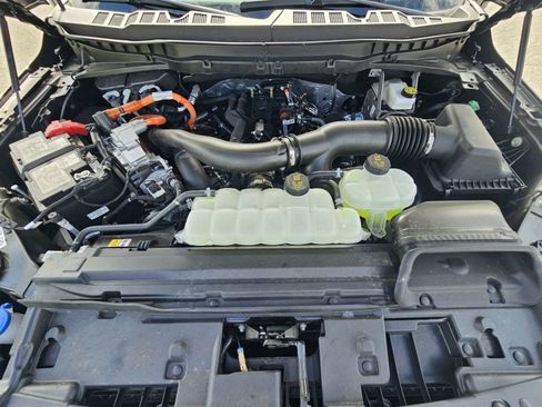Certified 2025 Ford F150 Platinum w/ Equipment Group 702A High AWD/4WD image 14