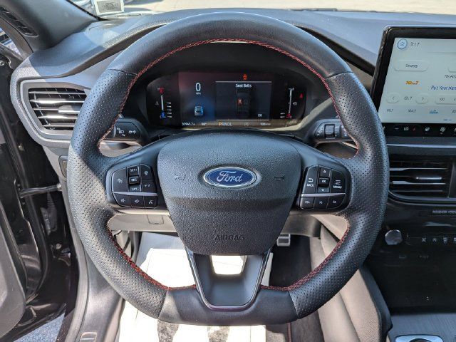 Certified 2023 Ford Escape ST-Line w/ Tech Pack #1 AWD/4WD image 9