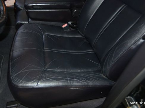 Used 2005 Lincoln Town Car Signature Limited image 17